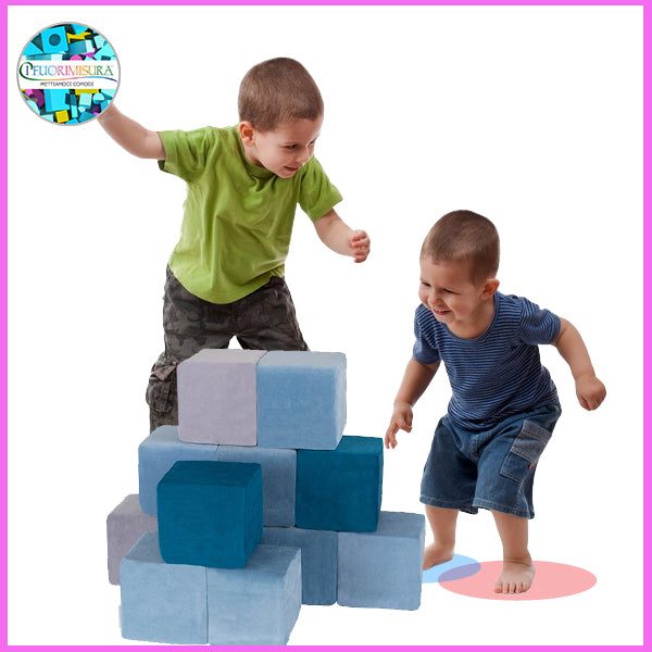 Des blocs de mousse en cubes pour jouer avec – I FUORIMISURA