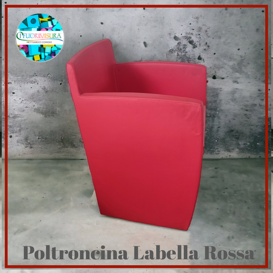 Poltroncina in eccopelle rossa di dimensioni ridotte